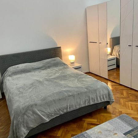 Appartement Apartament Super Central Cu Parcare Privata à Arad Extérieur photo