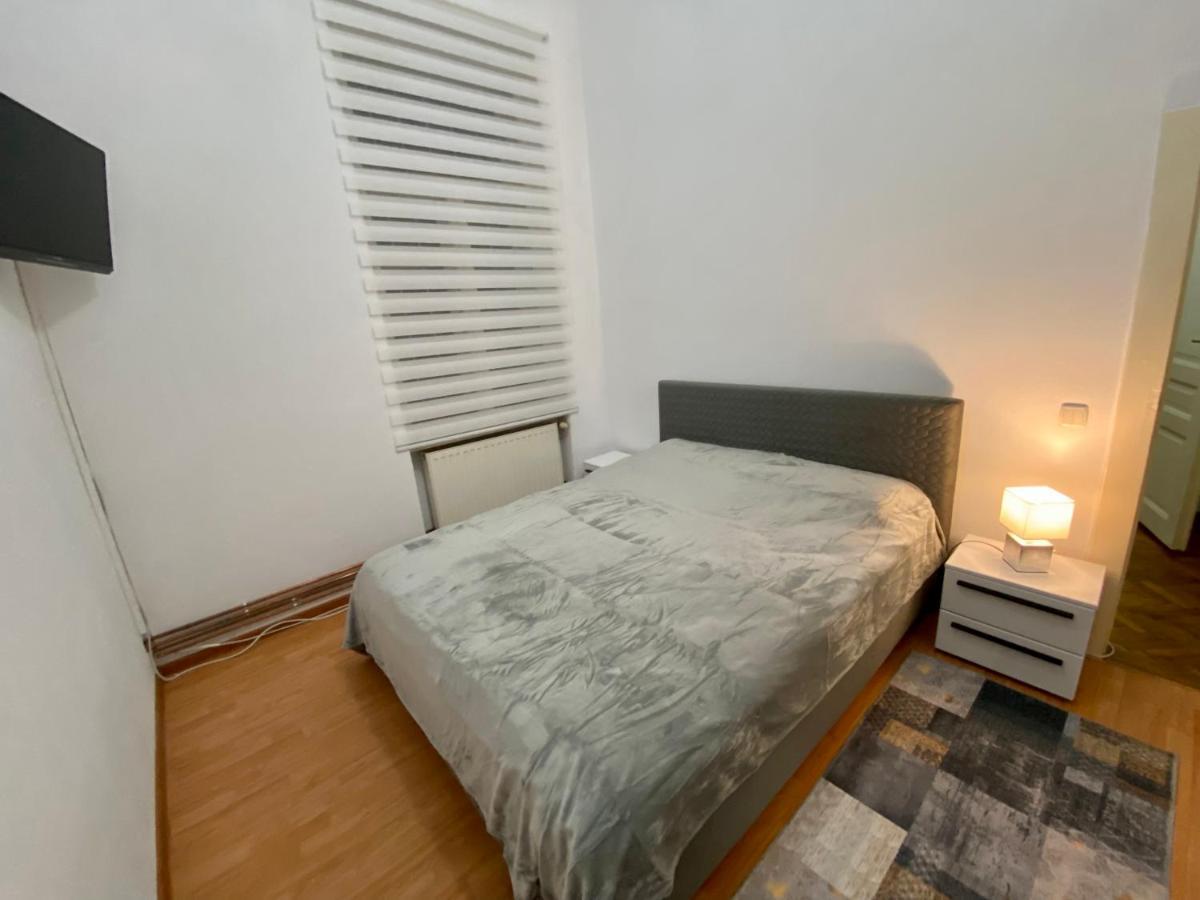 Appartement Apartament Super Central Cu Parcare Privata à Arad Extérieur photo