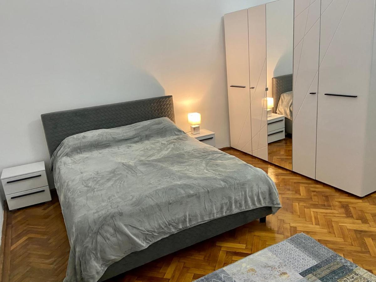Appartement Apartament Super Central Cu Parcare Privata à Arad Extérieur photo
