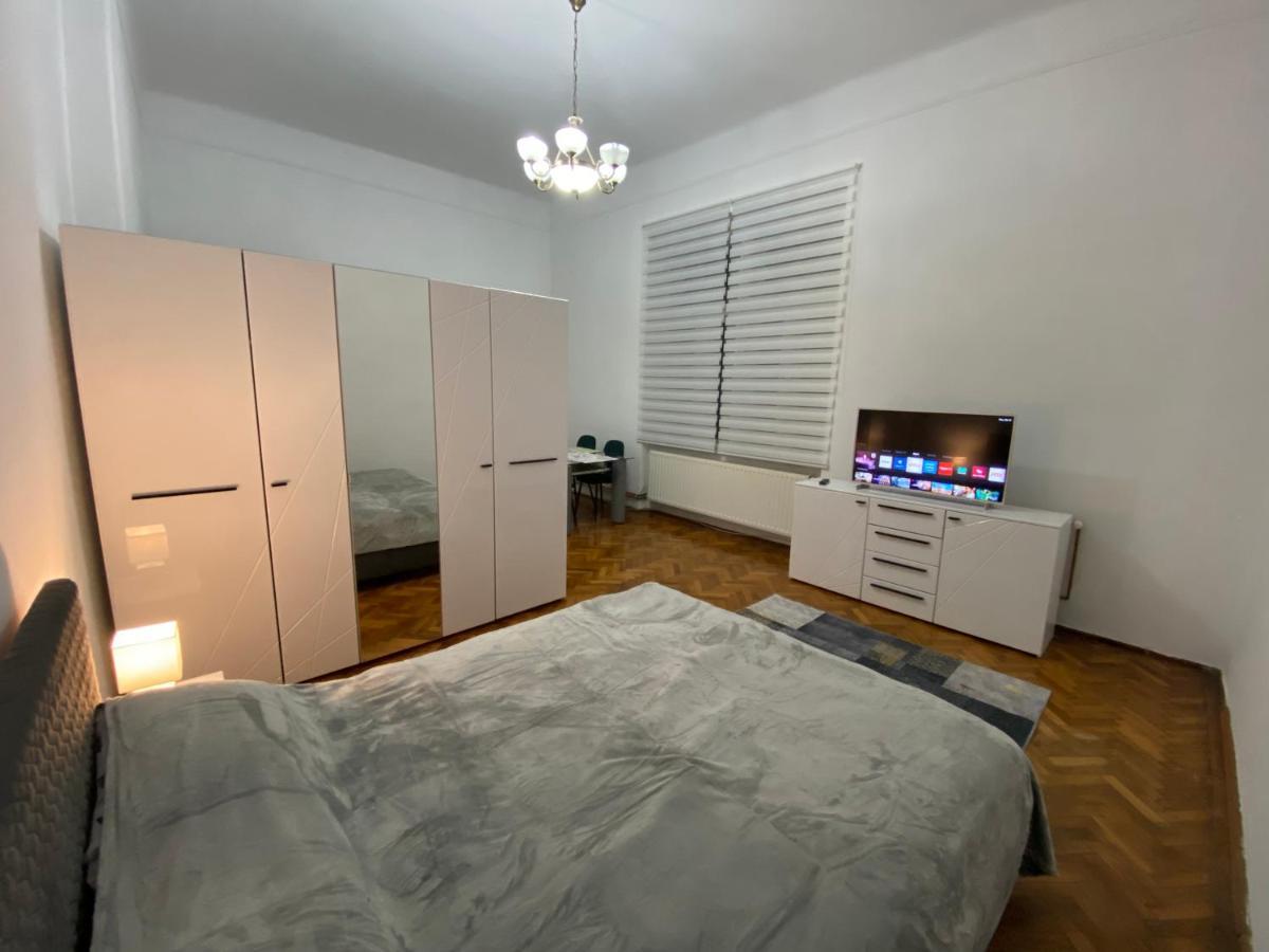 Appartement Apartament Super Central Cu Parcare Privata à Arad Extérieur photo