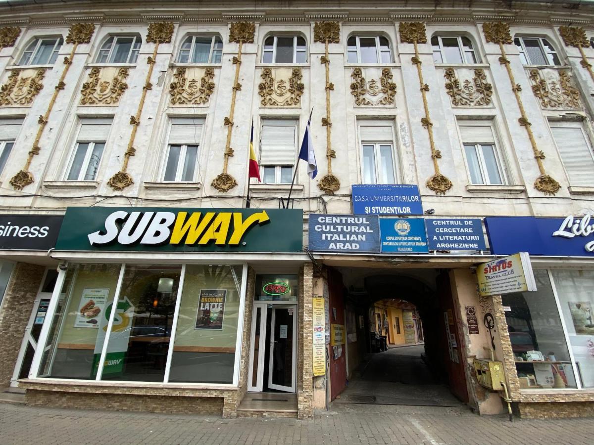 Appartement Apartament Super Central Cu Parcare Privata à Arad Extérieur photo